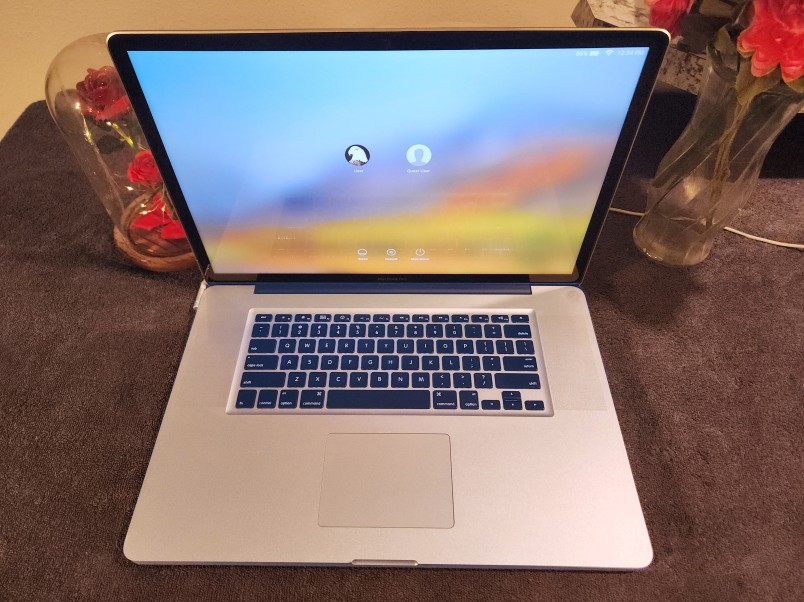 All Images, Copyright 2025, ComputerHobbyShop.com MacBook Pro 6,1 Auction